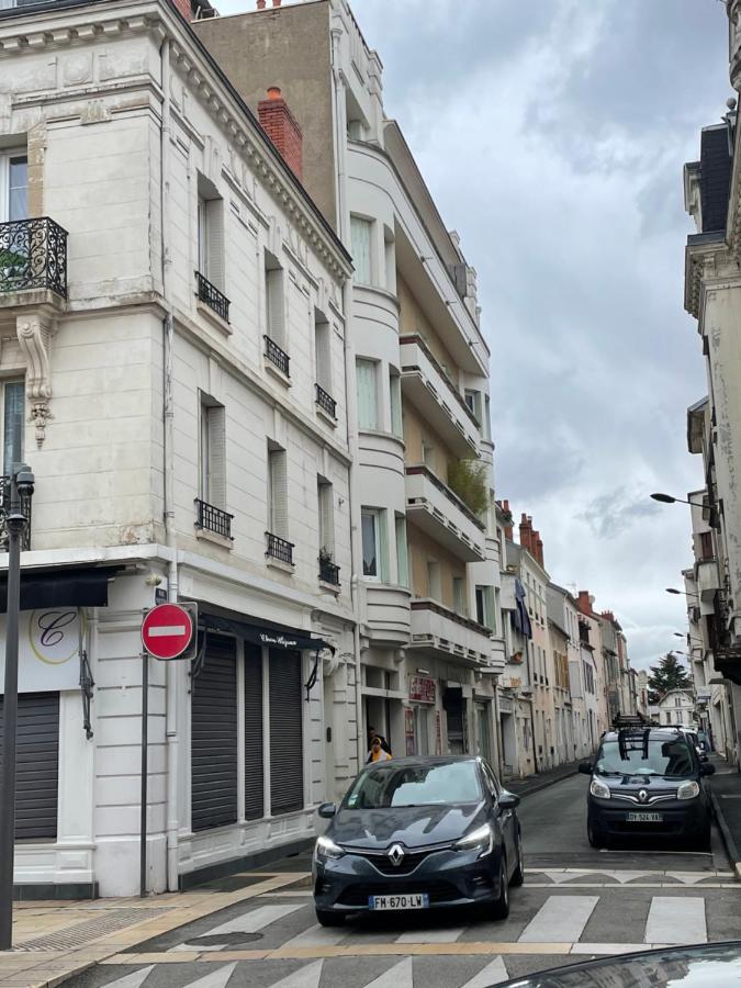Grand F1 Au Centre-Ville De 维琪 外观 照片